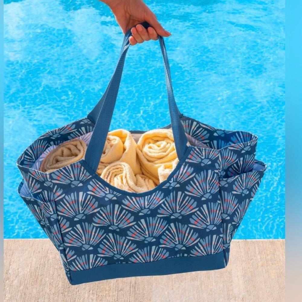Thirty One Retired, Pick Up & Go tote/bag in Etched Shells NWOT with “B”